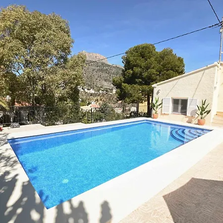 Rooftop Sea Views - Maryvilla - Sleeps 6 Villa