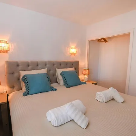 Rooftop Sea Views - Maryvilla - Sleeps 6 Villa