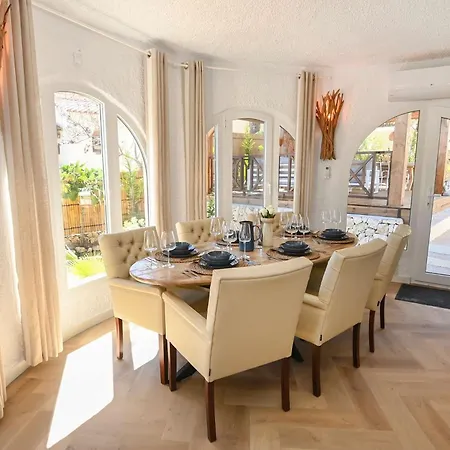 Rooftop Sea Views - Maryvilla - Sleeps 6 Villa *