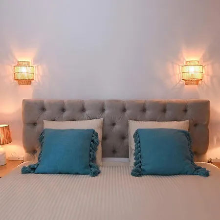 Rooftop Sea Views - Maryvilla - Sleeps 6 Villa *