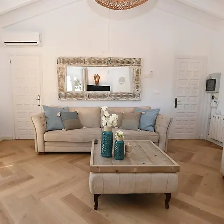 Rooftop Sea Views - Maryvilla - Sleeps 6 Villa *