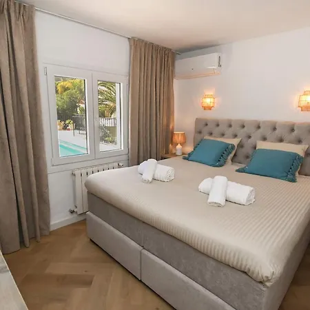 Villa Rooftop Sea Views - Maryvilla - Sleeps 6 *